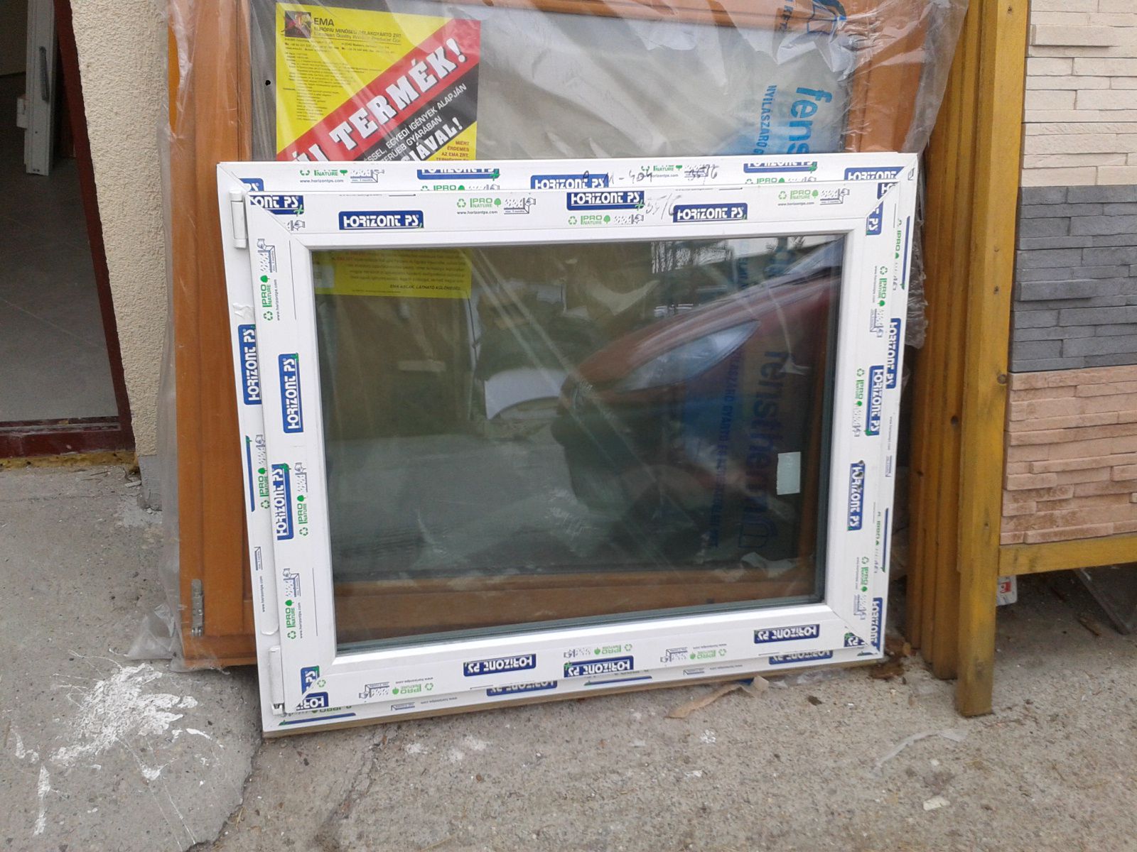 108x90 Műanyag bukó-nyíló ablak 3 rétegű üveggel