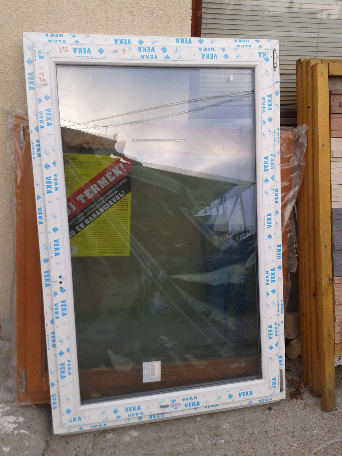 100x154 Műanyag bukó-nyíló ablak 3 rétegű üveggel